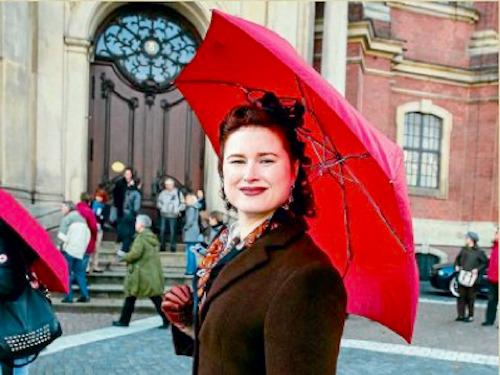 Sexarbeiterin Undine de Reviere mit rotem Regenschirm beim Huren-Protest