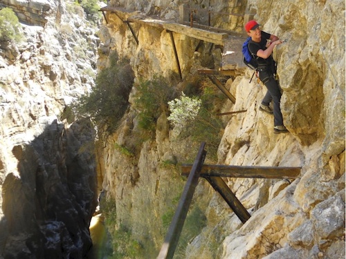 Bild vom Einstieg des Caminito del Rai . der Klettersteig des Todes in Spanien